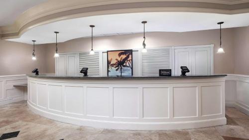 Sunrise Hotel | DoubleTree by Hilton Sunrise - Sawgrass Mills
