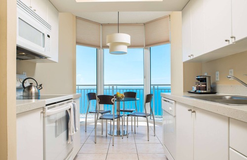 Sunny Isles Beach Resort | DoubleTree Resort & Spa by Hilton Ocean Point-N. Miami Beach