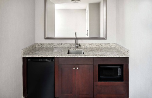 Barclay Downs Hotel | DoubleTree Suites by Hilton Charlotte - SouthPark