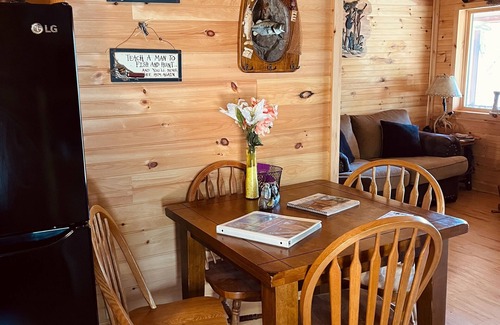 Sevierville House | Douglas Lake Sevierville Tennessee. Lake Front Cabin. A Lake Escape