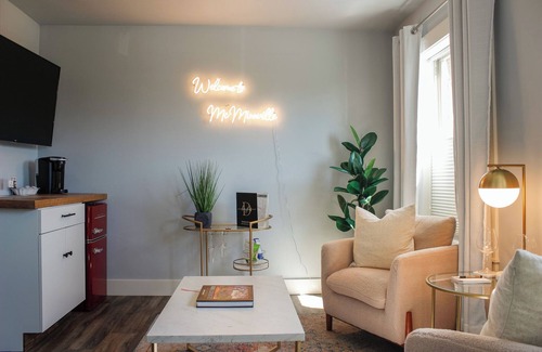 McMinnville Apartment | Douglas on Third Corner Suite-Adorable Apartment on 3rd St. McMinnville #14