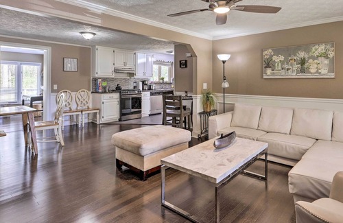 Douglasville House | Douglasville Retreat w/ Deck, Dogs Welcome!