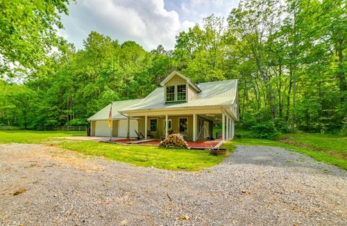 Dover Apartment | Dover Vacation Rental with Hot Tub and Horse Pastures