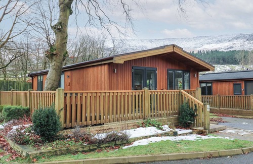 Saddleworth Cottage | DOVESTONE LUXURY LODGES (SLEEPS 4)- PET FREE in Greenfield