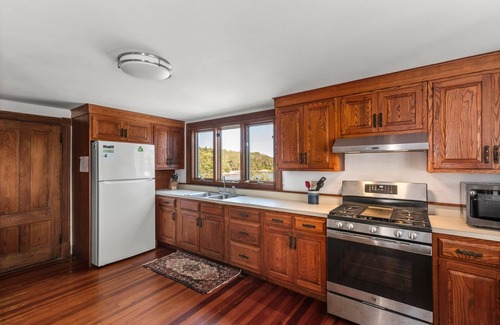 Georgetown Cottage | Down East Gem - The White Cottage, 4 bed 2 bath, beach front and dog friendly