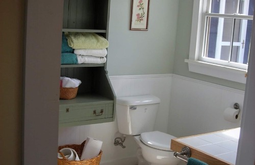 Winter Harbor Cottage | Down East Maine modern, well equipped cottage in heart of coastal Winter Harbor