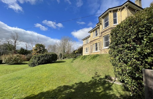 Brading Cottage | Downedge - a house that sleeps 13 guests in 6 bedrooms