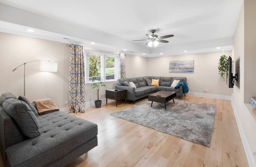 Downers Grove House | Downers Grove Family Home - Large Kitchen and Yard!