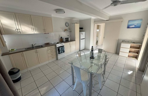 Hervey Bay House | Downstairs villa minutes to the beach