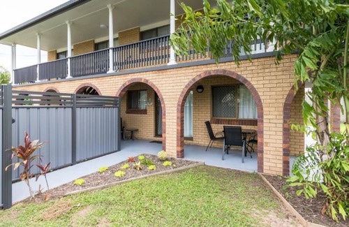 Hervey Bay House | Downstairs villa minutes to the beach