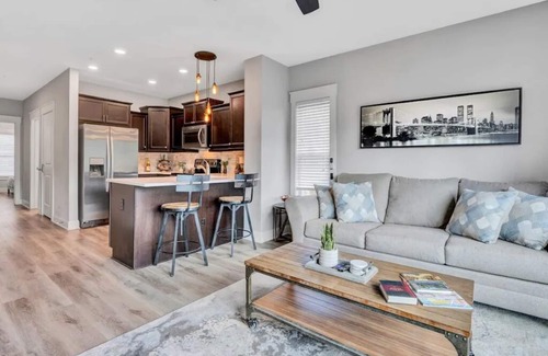 Central Business District Condo | Downton Luxury Loft with River view! 10 min to LU!