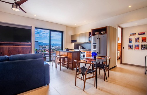 Colonia 5 de Diciembre Condo | Downtown 1BR + 2 BA + Den | Gym & Secure Parking