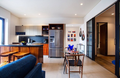 Colonia 5 de Diciembre Condo | Downtown 1BR + 2 BA + Den | Gym & Secure Parking