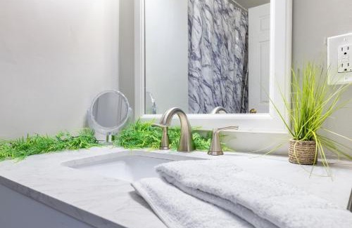 Music Row Apartment | Downtown 1BR Condo with Full Kitchen, Pet-Friendly