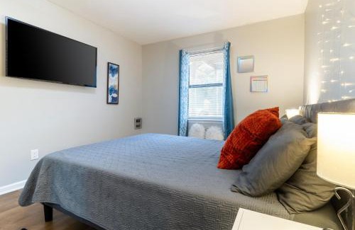 Music Row Apartment | Downtown 1BR Condo with Full Kitchen, Pet-Friendly