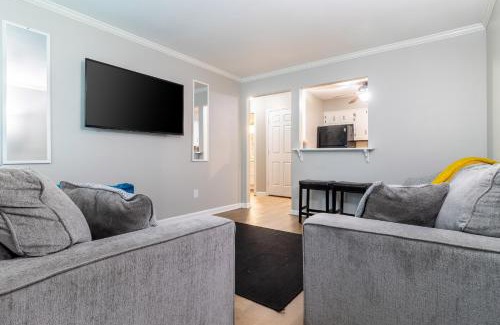 Music Row Apartment | Downtown 1BR Condo with Full Kitchen, Pet-Friendly
