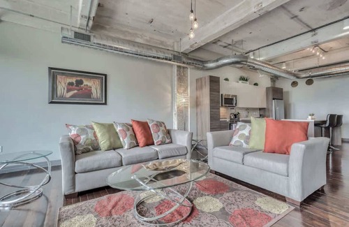 Downtown Dallas Apartment | Downtown 1BR | Pool, Views & Free Parking | Gym