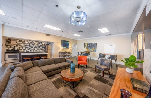 Downtown Minneapolis Apartment | Downtown 2bd Sky Lounge Pool Gym 1811