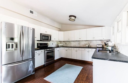 Old East Dallas House | Downtown 4 Bed with Pool and Spa! Near It All!