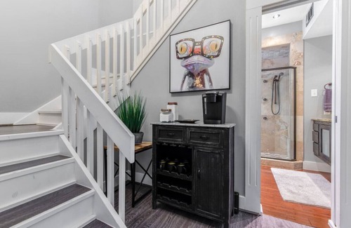 Old East Dallas House | Downtown 4 Bed with Pool and Spa! Near It All!