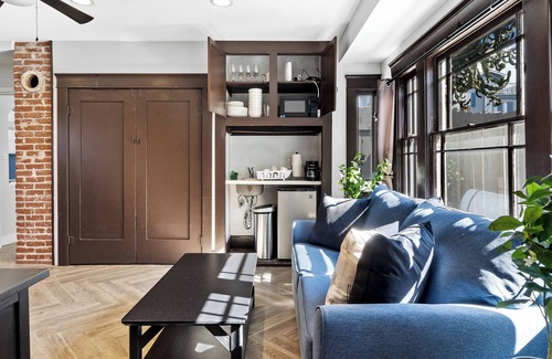 Golden Hill House | Downtown Access Safe & Modern Golden Hill Stay