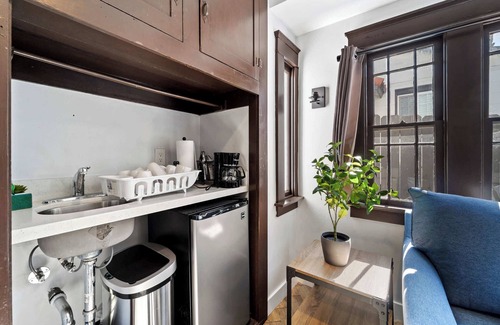 Golden Hill House | Downtown Access Safe & Modern Golden Hill Stay
