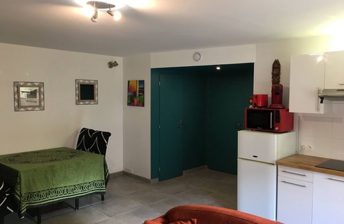 Tain-l'Hermitage Apartment | Downtown apartment on quiet street near the quays of the rhone