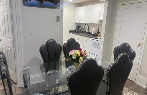 Bowmanville Apartment | Downtown Apartment 6-7 people