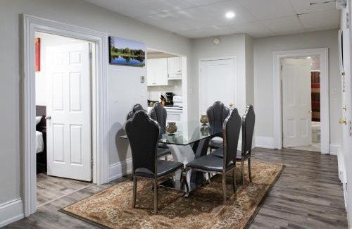 Bowmanville Apartment | Downtown Apartment 6-7 people