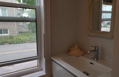 Ottawa Division Apartment | Downtown Apartment