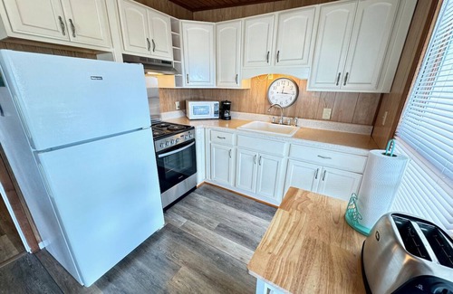 Cedar Key Apartment | Downtown Apartment Half Block to Sunsets on Water