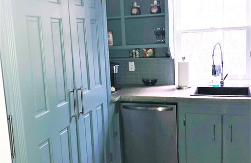 Central Business District Apartment | Downtown Art & Eclectic "D" 2br
