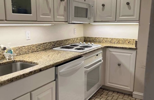 Downtown Atlanta Condo | Downtown ATL Condo - 17th Floor Views Near Stadium & Attractions