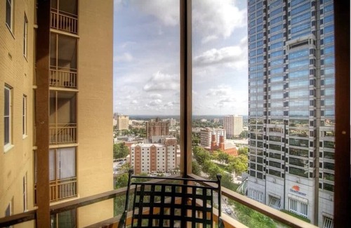Downtown Atlanta Condo | Downtown ATL Condo - 17th Floor Views Near Stadium & Attractions