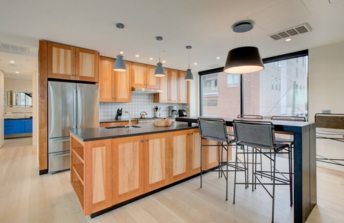 North Downtown Condo | Downtown C'ville Luxury w/Rooftop + Common House