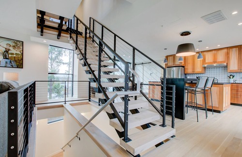 North Downtown Condo | Downtown C'ville Luxury w/Rooftop + Common House