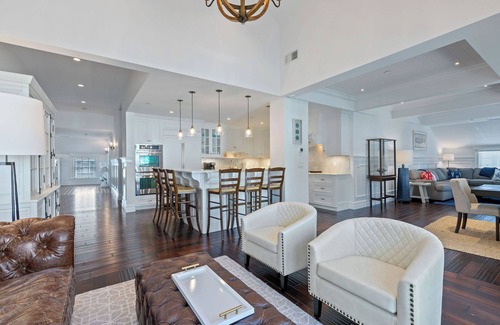 Chatham Condo | Downtown Chatham Luxurious & Spacious Condo w/Roof Deck - Close to Oyster Pond