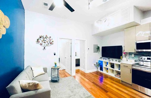 Rittenhouse Row Apartment | Downtown City Hall near Kimmel Center 2BD Suite