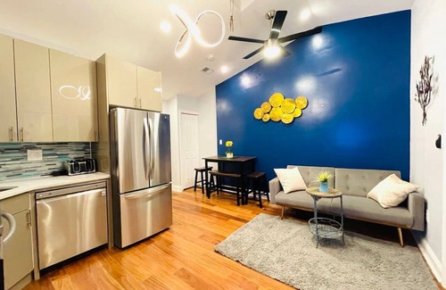Rittenhouse Row Apartment | Downtown City Hall near Kimmel Center 2BD Suite