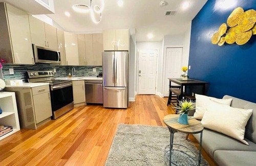 Rittenhouse Row Apartment | Downtown City Hall near Kimmel Center 2BD Suite