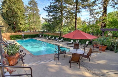 Downtown Sacramento Condo | Downtown Condo, Tennis Courts and Pool