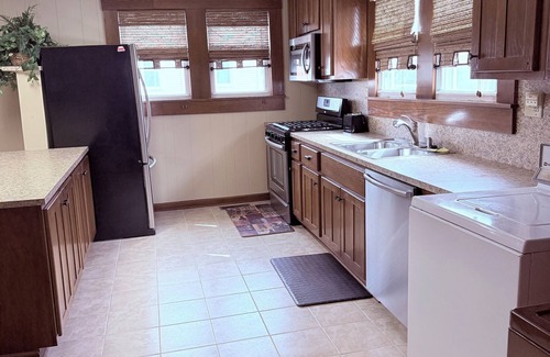 Mooresville House | Downtown Convenience near Lake Norman