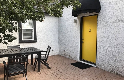 Southside Cottage | Downtown Cozy Condo- Walk to Best Diners, Breweries, NAU, Historic Flagstaff!
