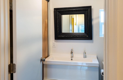 Southside Cottage | Downtown Cozy Condo- Walk to Best Diners, Breweries, NAU, Historic Flagstaff!
