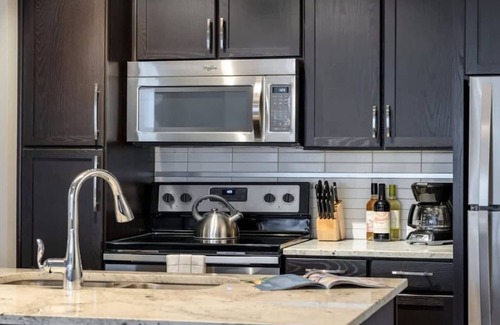 Downtown Dallas Apartment | Downtown Dallas CozySuites with gym #2