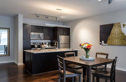 Downtown Dallas Apartment | Downtown Dallas CozySuites w/gym #9