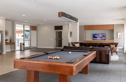 Downtown Dallas Apartment | Downtown Dallas CozySuites w/gym #9