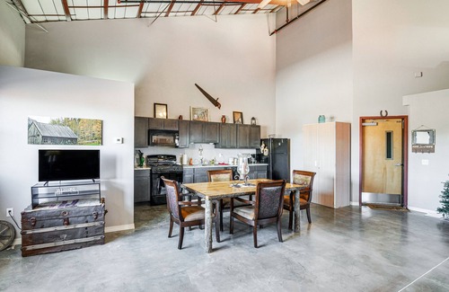 Del Norte Apartment | Downtown Del Norte Apartment: Ski, Hike & Shop!