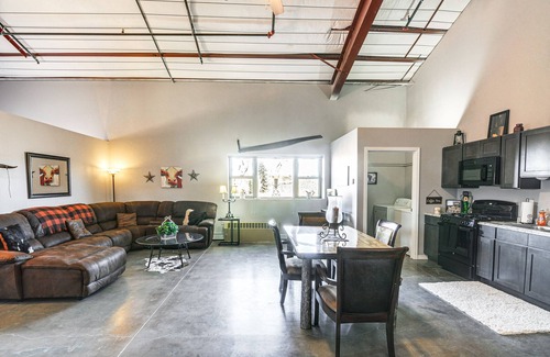 Del Norte Apartment | Downtown Del Norte Apartment: Ski, Hike & Shop!