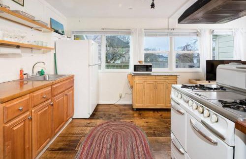 Arcata Apartment | Downtown Digs-Sauna, Hot Tub, Bikes - Fun Times!